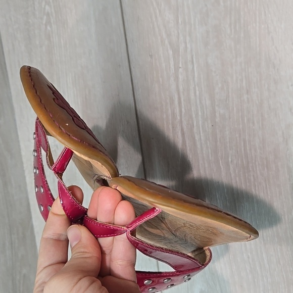 Born Women Leather T Strap Red Studded Flats Sandals Shoes Sz 8 - Picture 4 of 11